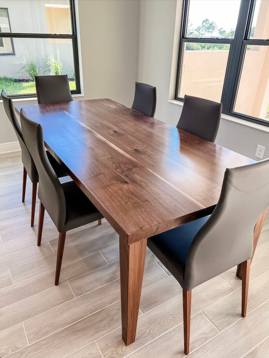 black walnut table, custom walnut table, solid walnut dining table, rustic walnut kitchen table, modern walnut table, live edge walnut table, modern walnut table, farmhouse walnut table, industrial walnut table, mid-century modern walnut table